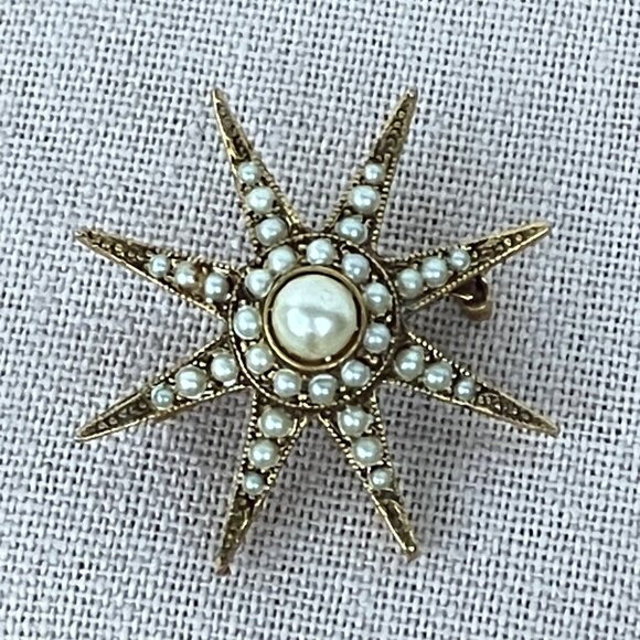 Gold Tone Seed Pearl Eight Point Star Brooch - Picture 12 of 12